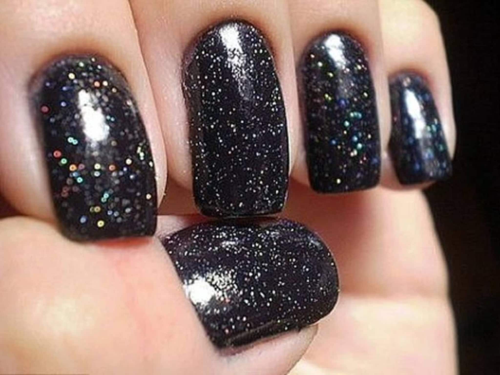 ২৬৭ ক্যারেটের বিরল কালো হিরের নেলপলিশ! বিশ্বের মহার্ঘ্যতম নখরঞ্জনীর দাম জানলে চমকে যাবেন