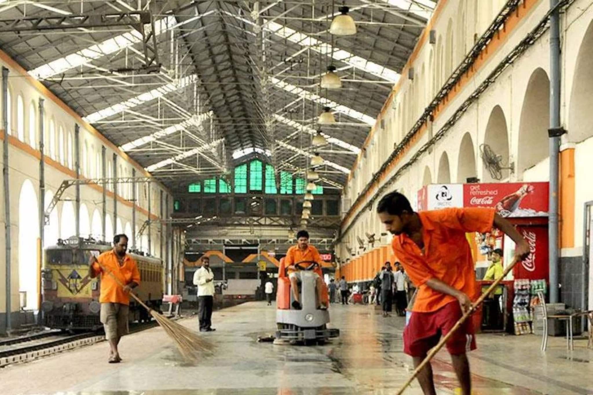 ৭১ হাজার যাত্রীর কাছ থেকে পূর্ব রেলের জরিমানা আদায় ট্রেন ও প্ল্যাটফর্ম নোংরা করার জন্য