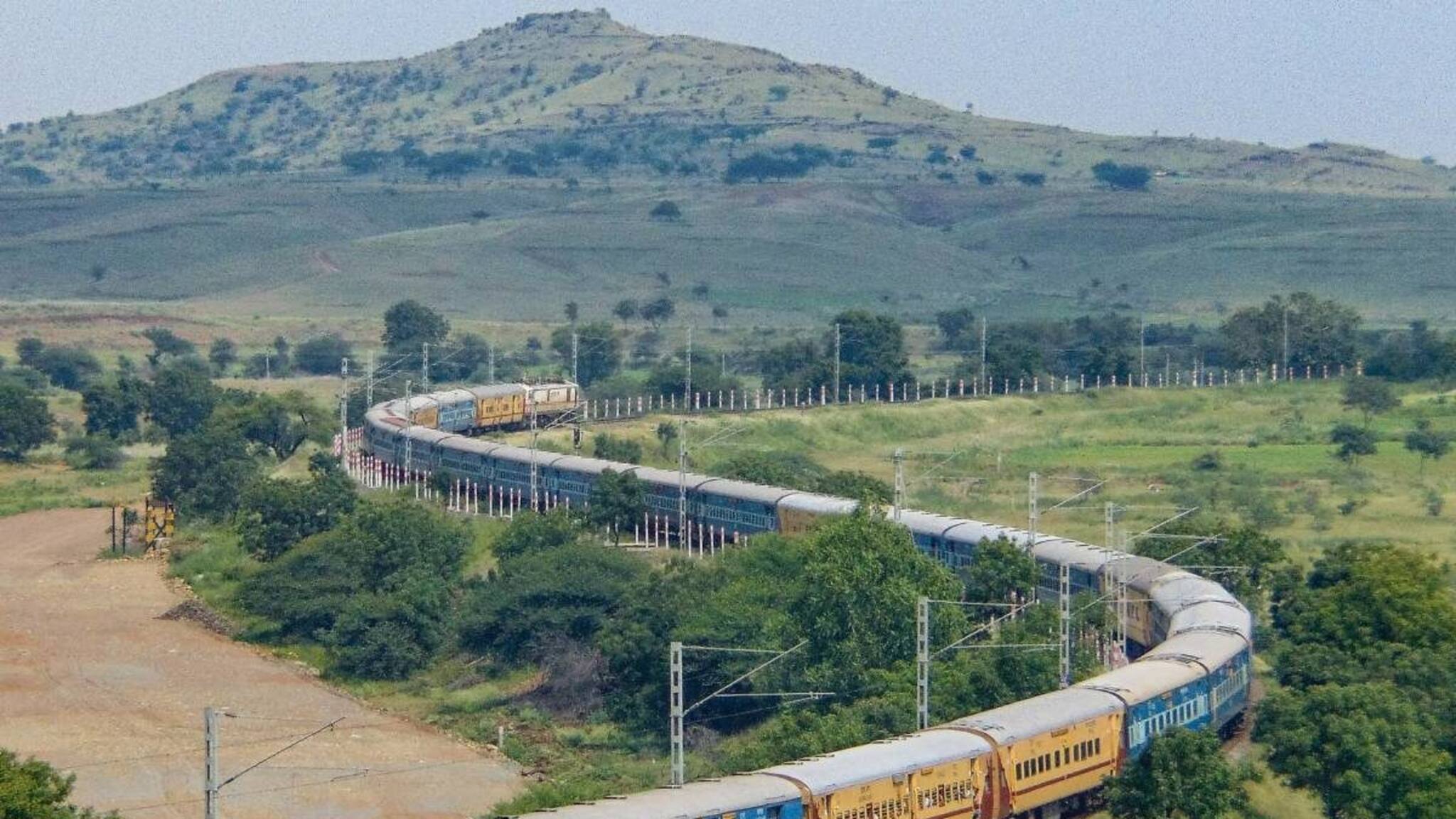 Green Energy: গ্রিন এনার্জিতে গুরুত্ব উত্তর-পূর্ব সীমান্ত রেলওয়ের ! সৌরশক্তিতে ভর করে ব্যাপক হ্রাস খরচ ও কার্বন নিঃসরণ