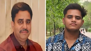 পুলিশকে বিভ্রান্ত করার জন্য, অক্ষত তাঁর বাবার নামে একটি নিখোঁজ ব্যক্তির প্রতিবেদন দায়ের করে পুলিশকে বিভ্রান্ত করার জন্য, অক্ষত তাঁর বাবার নামে একটি নিখোঁজ ব্যক্তির প্রতিবেদন দায়ের করে