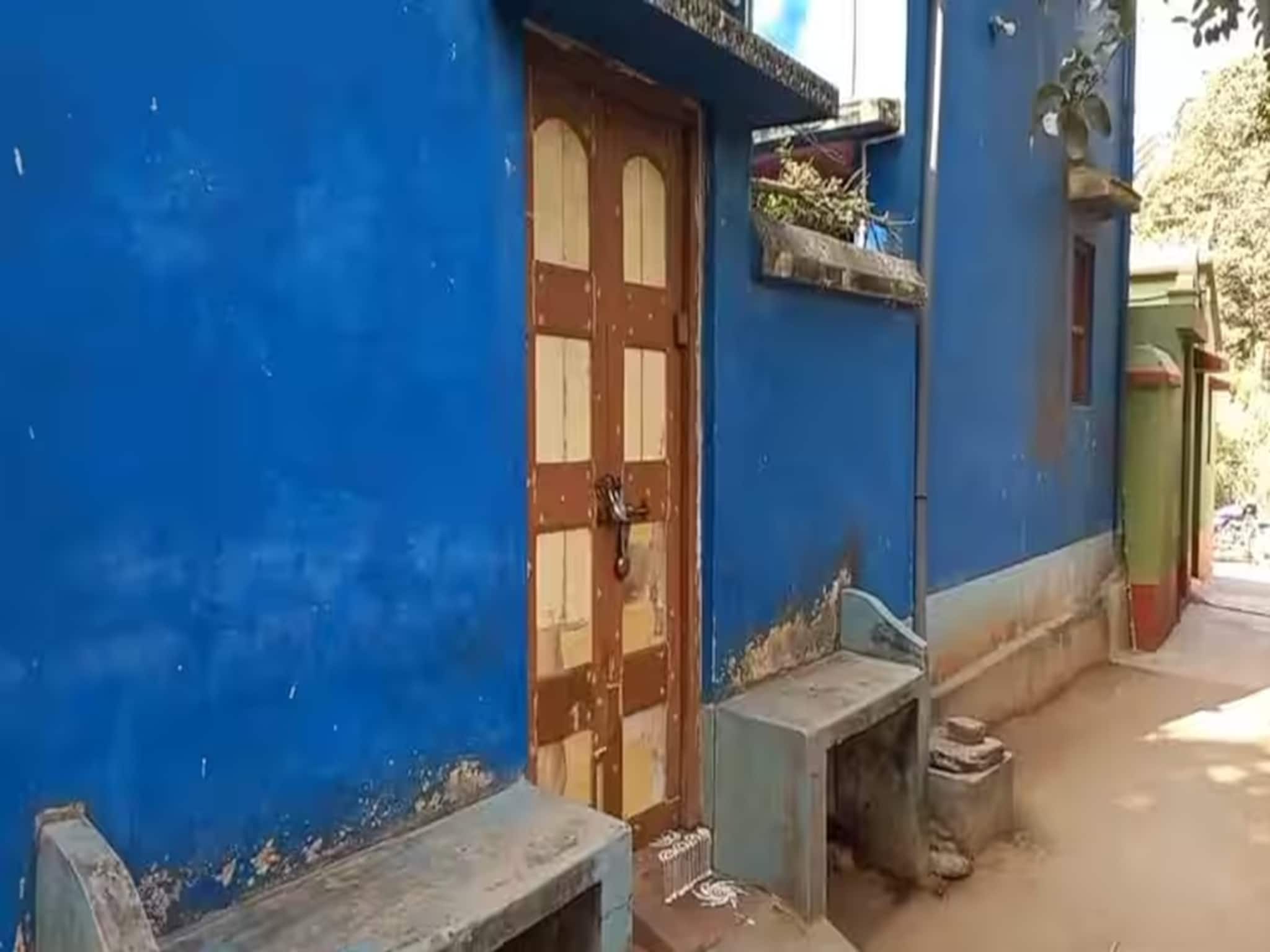 শেষ দেখাতেও নিপা-র ভয়! মারণ ভাইরাসে মৃত নার্সের দেহ গ্রামের বাড়িতে ফেরা নিয়ে সংশয়