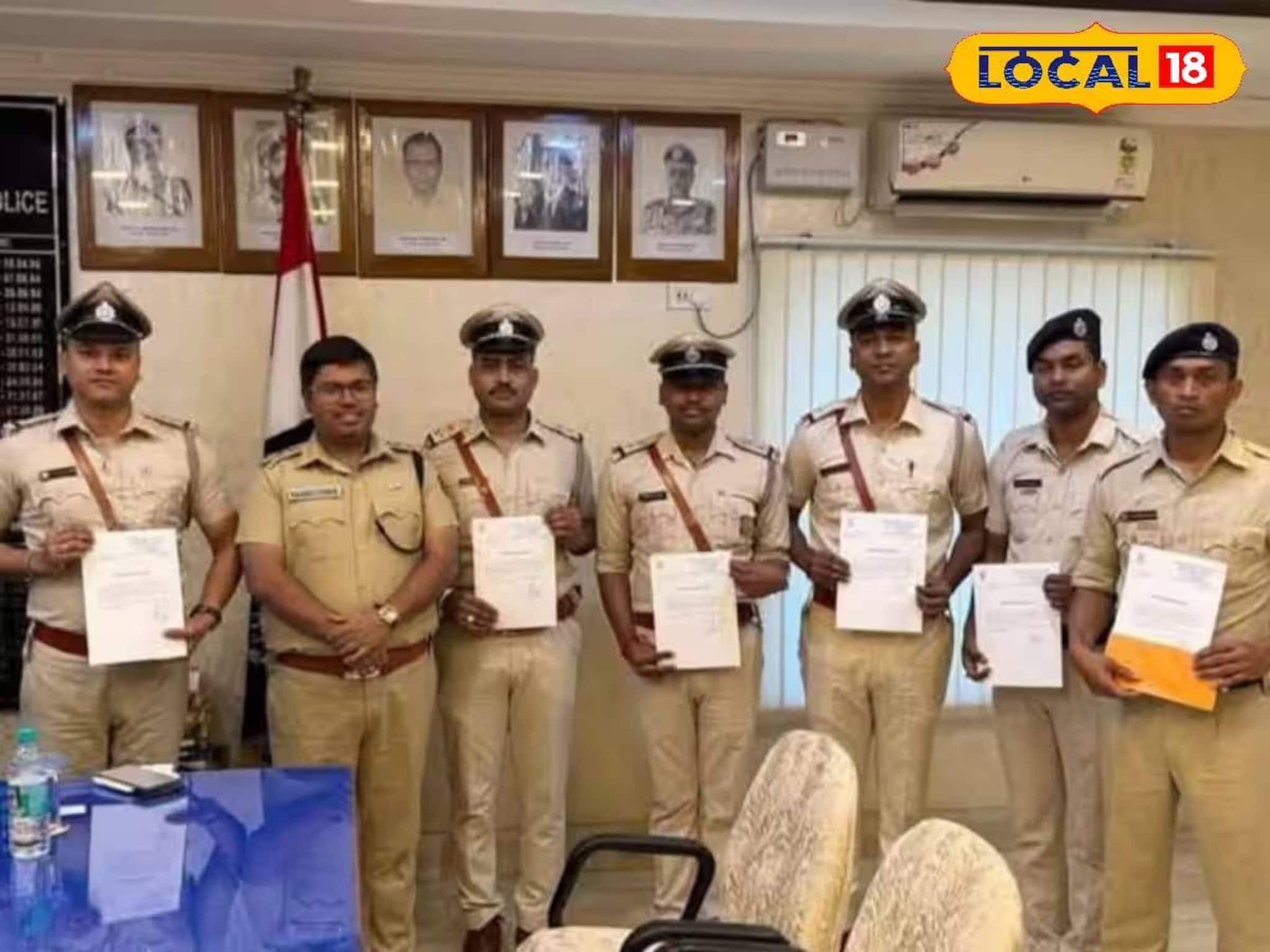 অশোকনগর থানার ওসি সহ ৬ পুলিশকর্মী পেলেন বিশেষ সম্মান! চিনে নিন তাঁদের অশোকনগর থানার ওসি সহ ৬ পুলিশকর্মী পেলেন বিশেষ সম্মান! চিনে নিন তাঁদের