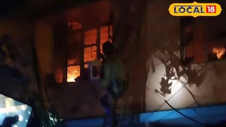 দোতলার গোডাউনে আগুন জ্বলছে