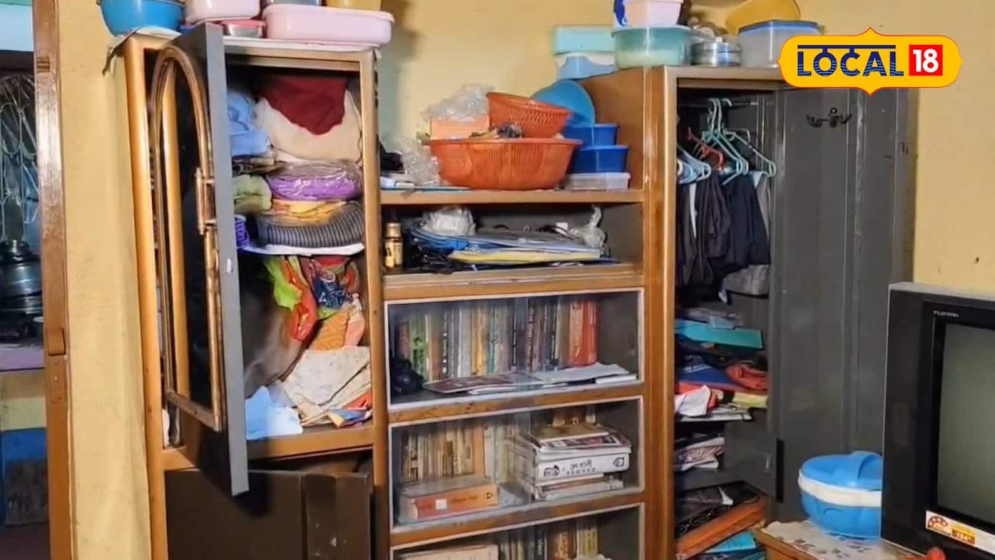 North 24 Parganas News: মাথায় বন্দুক, গলায় ধারালো অস্ত্র! প্রাণনাশের হুমকি দিয়ে বাদুড়িয়ায় দুঃসাহসিক ডাকাতি, নগদ-গয়না নিয়ে চম্পট দিল ডাকাতদল