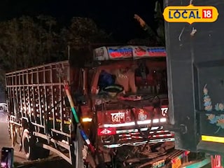 দুর্ঘটনাগ্রস্ত লরি