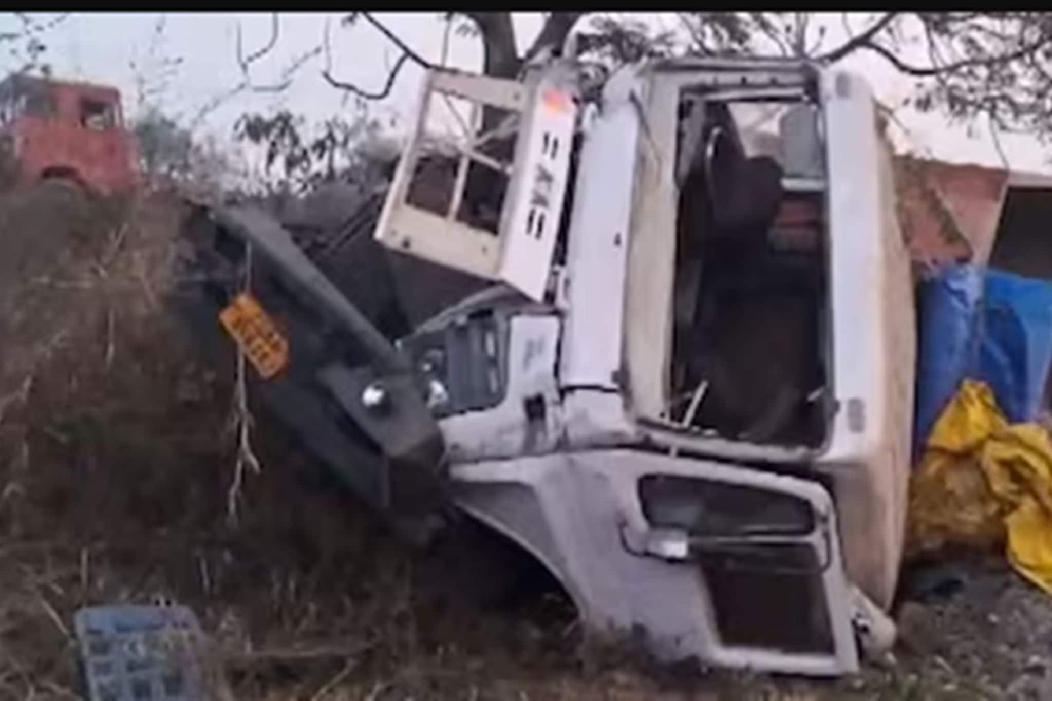 ট্রেলারের সঙ্গে গাড়ির মুখোমুখি সংঘর্ষ, ওড়িশায় ভয়াবহ দুর্ঘটনায় মৃত ৫ পুলিশকর্মী!