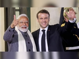 মুম্বইতে ম্যাক্রোঁ! ৩ দিনের ভারত সফরে ফ্রান্সের প্রেসিডেন্ট, ‘প্রিয় বন্ধুকে’ স্বাগত জানালেন মোদি মুম্বইতে ম্যাক্রোঁ! ৩ দিনের ভারত সফরে ফ্রান্সের প্রেসিডেন্ট, ‘প্রিয় বন্ধুকে’ স্বাগত জানালেন মোদি