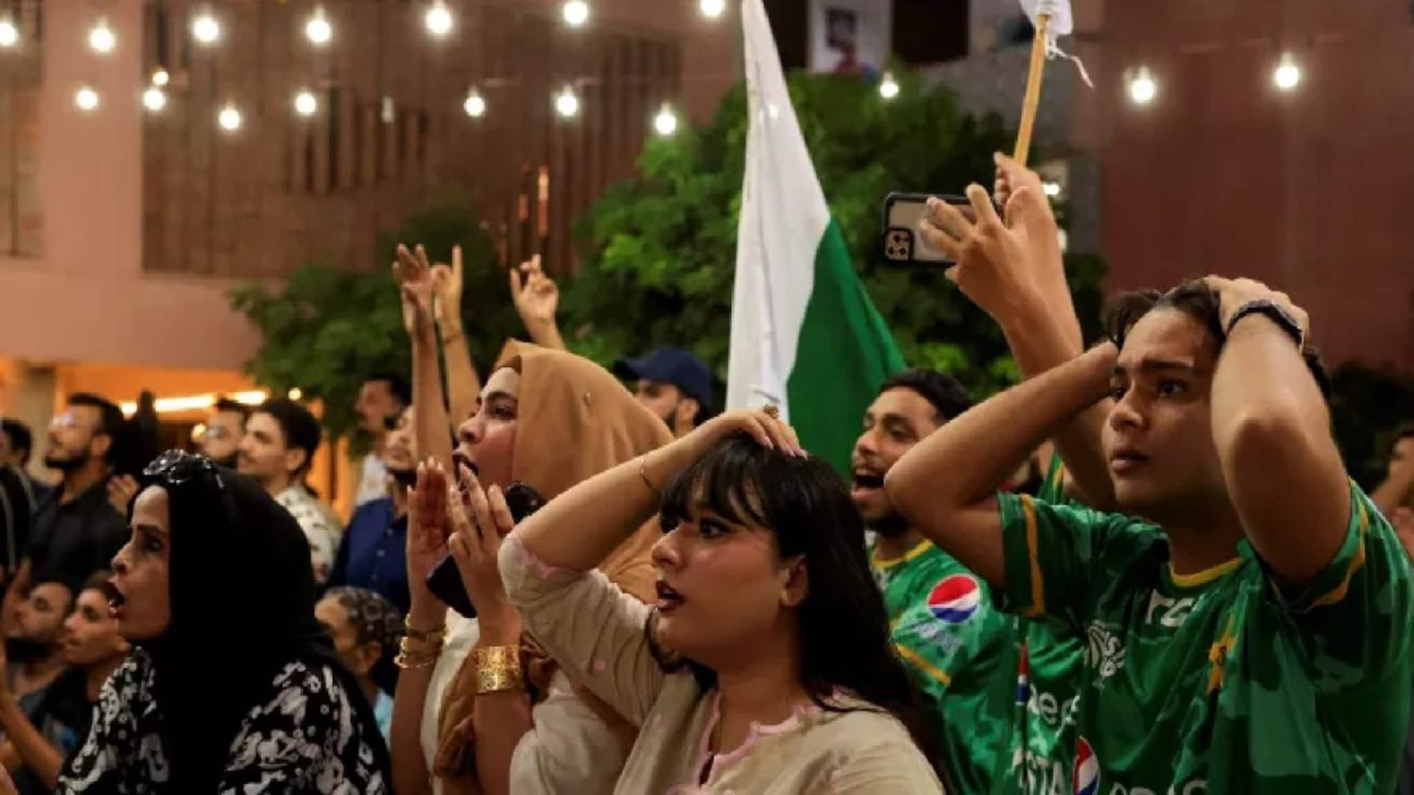 Ind vs Pak : আগে হারলে টিভি ভাঙত পাকিস্তানিরা! এখন ভারতকে 'গডফাদার' বলে মেনে নিয়েছে! এক পাকিস্তানি যা বললেন, শুনে হাসি পাবে