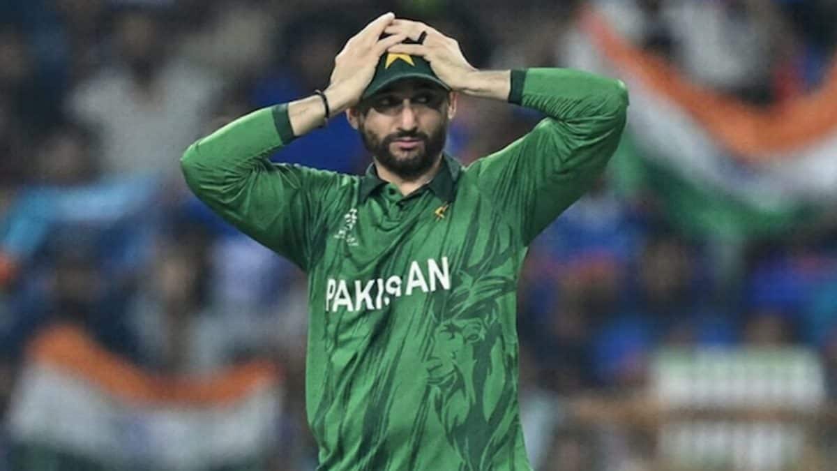 ‘ওর জন্যই হারলাম…’ হারের পর পাক অধিনায়ক নিলেন একজনের নাম ! সব দোষ দিলেন ওই ব্যাটসম্যানকেই