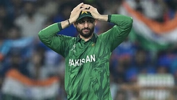 ‘ওর জন্যই হারলাম..’ হারের পর পাক অধিনায়ক নিলেন একজনের নাম! সব দোষ দিলেন ওই ব্যাটসম্যানকেই ‘ওর জন্যই হারলাম..’ হারের পর পাক অধিনায়ক নিলেন একজনের নাম! সব দোষ দিলেন ওই ব্যাটসম্যানকেই