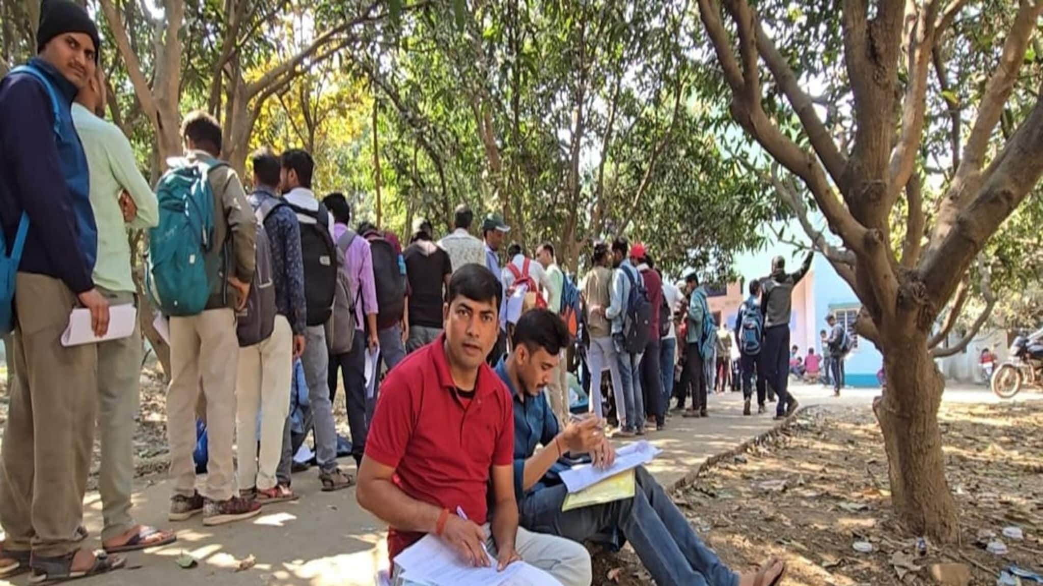 Yuva Sathi Application Update: এমএ, পিএইচডি করে যুবসাথীর লাইনে, রয়েছেন ডাক্তারি পড়ুয়াও! ভাতাকে স্বাগত জানিয়েও উঠছে চাকরির দাবি