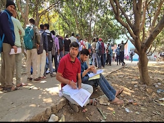 পুরুলিয়ায় যুবসাথীর শিবিরে লম্বা লাইন৷ পুরুলিয়ায় যুবসাথীর শিবিরে লম্বা লাইন৷