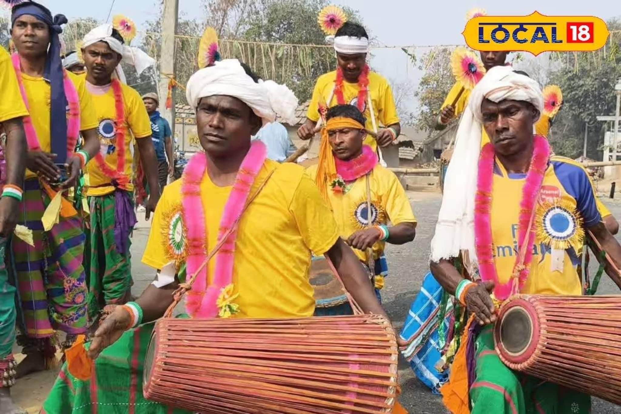 ঢোল-ধামসার তালে আদিবাসী জীবনের উচ্ছ্বাস! পুরুলিয়ায় জমজমাট কারাম উৎসব ঢোল-ধামসার তালে আদিবাসী জীবনের উচ্ছ্বাস! পুরুলিয়ায় জমজমাট কারাম উৎসব