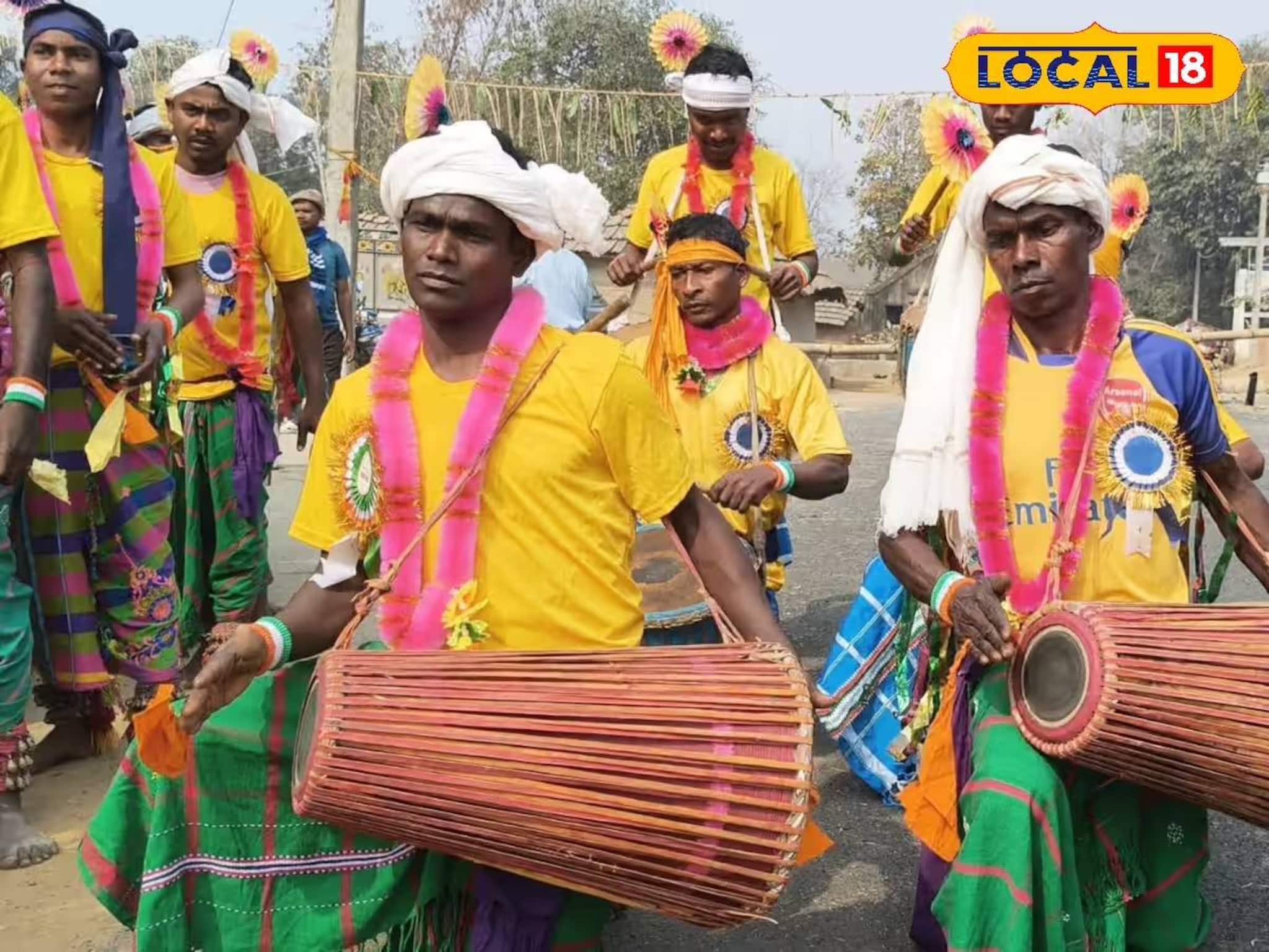 ঢোল-ধামসার তালে আদিবাসী জীবনের উচ্ছ্বাস! পুরুলিয়ায় জমজমাট কারাম উৎসব ঢোল-ধামসার তালে আদিবাসী জীবনের উচ্ছ্বাস! পুরুলিয়ায় জমজমাট কারাম উৎসব