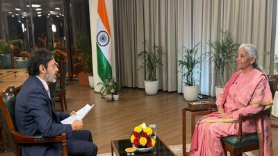 নেটওয়ার্ক18-এর গ্রুপ এডিটর রাহুল জোশীকে  সাক্ষাৎকার অর্থমন্ত্রী নির্মলা সীতারমণের 