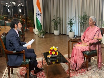 নেটওয়ার্ক18-এর গ্রুপ এডিটর রাহুল জোশীকে সাক্ষাৎকার অর্থমন্ত্রী নির্মলা সীতারমণের নেটওয়ার্ক18-এর গ্রুপ এডিটর রাহুল জোশীকে সাক্ষাৎকার অর্থমন্ত্রী নির্মলা সীতারমণের