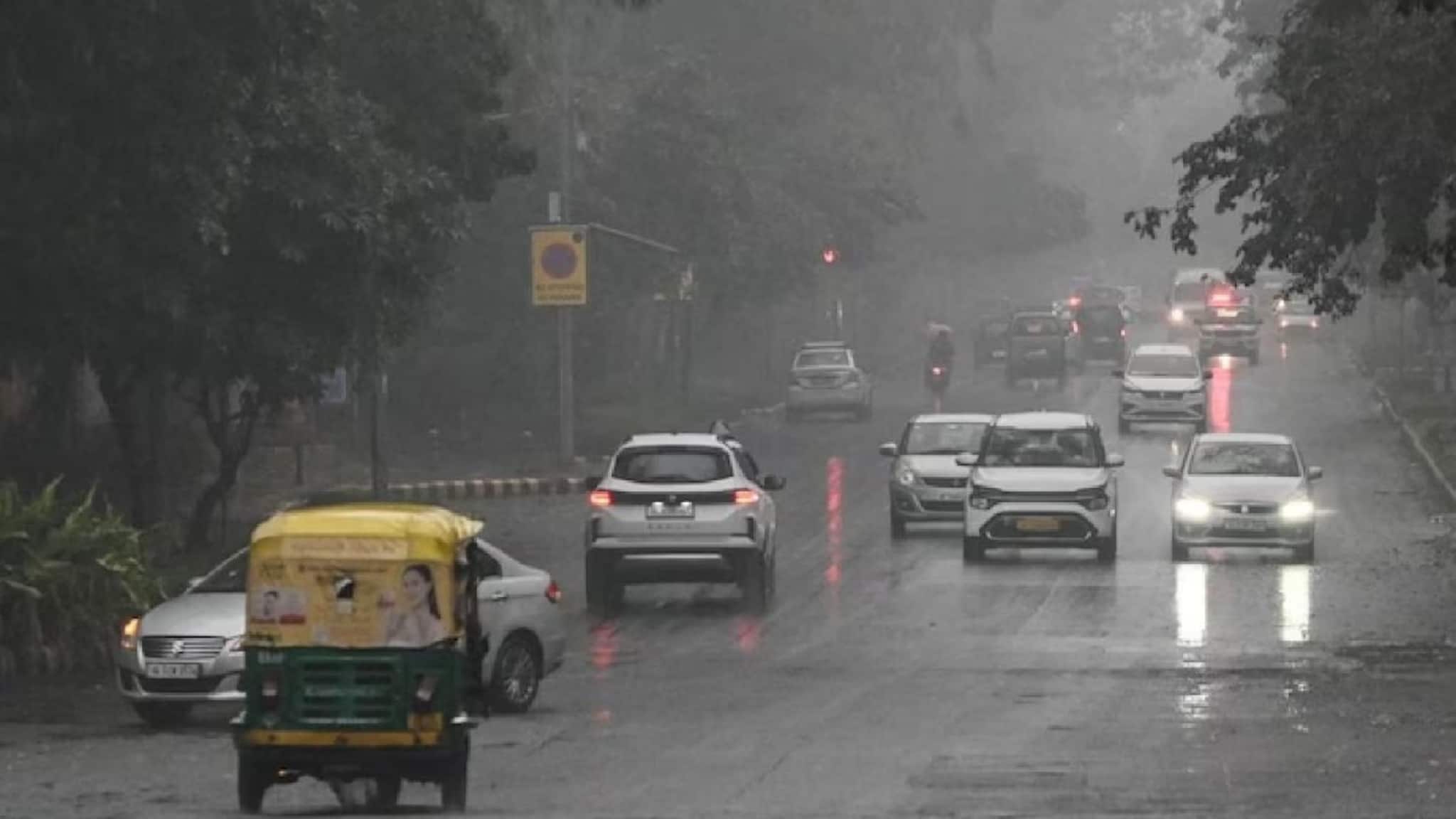 Rain Alert: আকাশ ঢাকবে কালো মেঘে, বৃষ্টি বাংলার জেলায়-জেলায়, বঙ্গোপসাগরে তোলপাড়, রইল অ্যালার্ট