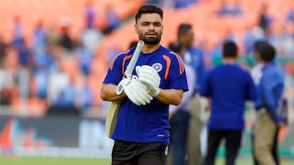 ভারতের হয়ে লোয়ার মিডল-অর্ডারে ব্যাট করেন রিঙ্কু। ভারতের হয়ে লোয়ার মিডল-অর্ডারে ব্যাট করেন রিঙ্কু।