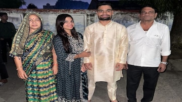 সিলিন্ডার ডেলিভারি করে মাসে ১২,০০০ টাকা, ক্রিকেট খেলার জন্য বাবা-হাতে মার খেয়েছেন রিঙ্কু সিলিন্ডার ডেলিভারি করে মাসে ১২,০০০ টাকা, ক্রিকেট খেলার জন্য বাবা-হাতে মার খেয়েছেন রিঙ্কু