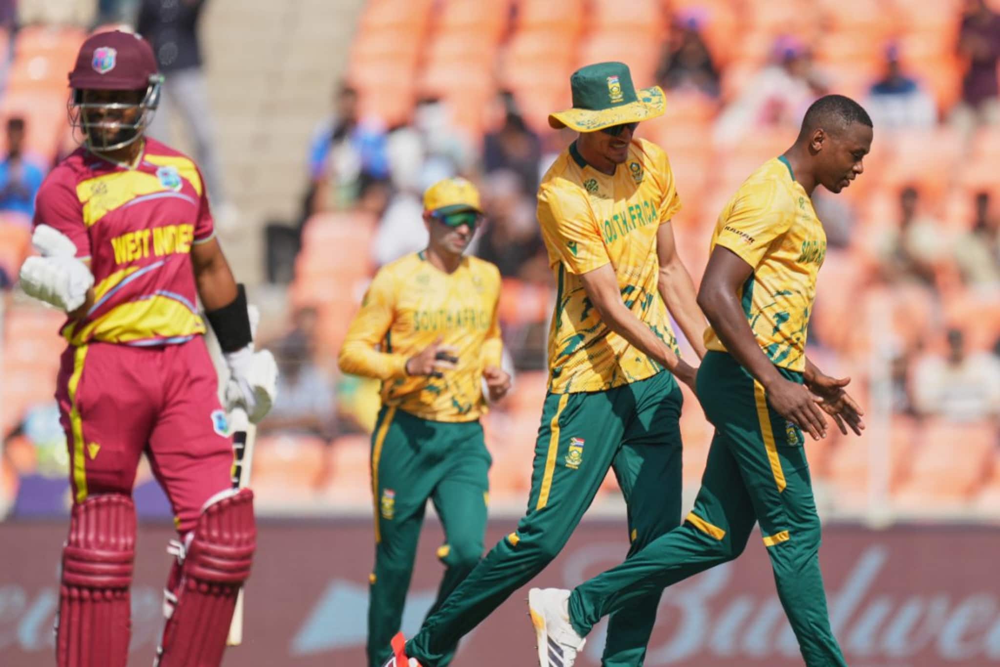 দক্ষিণ আফ্রিকা-ওয়েস্ট ইন্ডিজ ম্যাচ শুরু হতেই খুশি ভারতীয় ফ্যানেরা, কাজ সহজ হবে ভারতের? দক্ষিণ আফ্রিকা-ওয়েস্ট ইন্ডিজ ম্যাচ শুরু হতেই খুশি ভারতীয় ফ্যানেরা, কাজ সহজ হবে ভারতের?