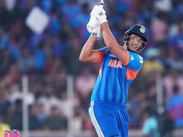 তিনিই একমাত্র ভাল খেলছেন! জিম্বাবোয়ে ম্যাচের আগে ভারতের সেই তারকারও চোট! তিনিই একমাত্র ভাল খেলছেন! জিম্বাবোয়ে ম্যাচের আগে ভারতের সেই তারকারও চোট!