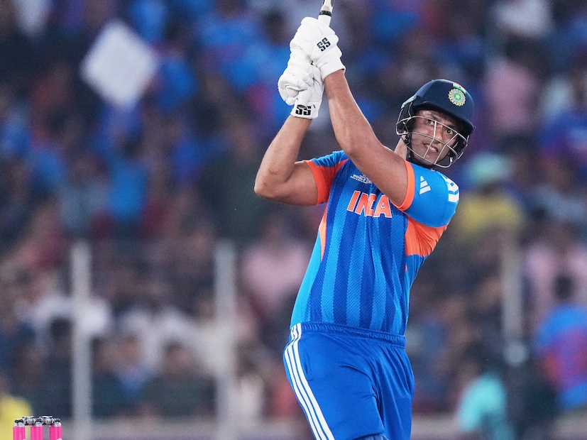 টি-২০ বিশ্বকাপে তিনি ফর্মে আছেন। বড় ম্যাচে ভারতীয় দলের টপ অর্ডার যখন ফ্লপ করছে, তখন তিনি তবুও দক্ষিণ আফ্রিকার বিরুদ্ধে লড়াইয়ের মতো জায়গা তৈরি করেছিলেন। সেই শিবম দুবেও এবার অনুশীলনে চোট পেলেন! টি-২০ বিশ্বকাপে তিনি ফর্মে আছেন। বড় ম্যাচে ভারতীয় দলের টপ অর্ডার যখন ফ্লপ করছে, তখন তিনি তবুও দক্ষিণ আফ্রিকার বিরুদ্ধে লড়াইয়ের মতো জায়গা তৈরি করেছিলেন। সেই শিবম দুবেও এবার অনুশীলনে চোট পেলেন!