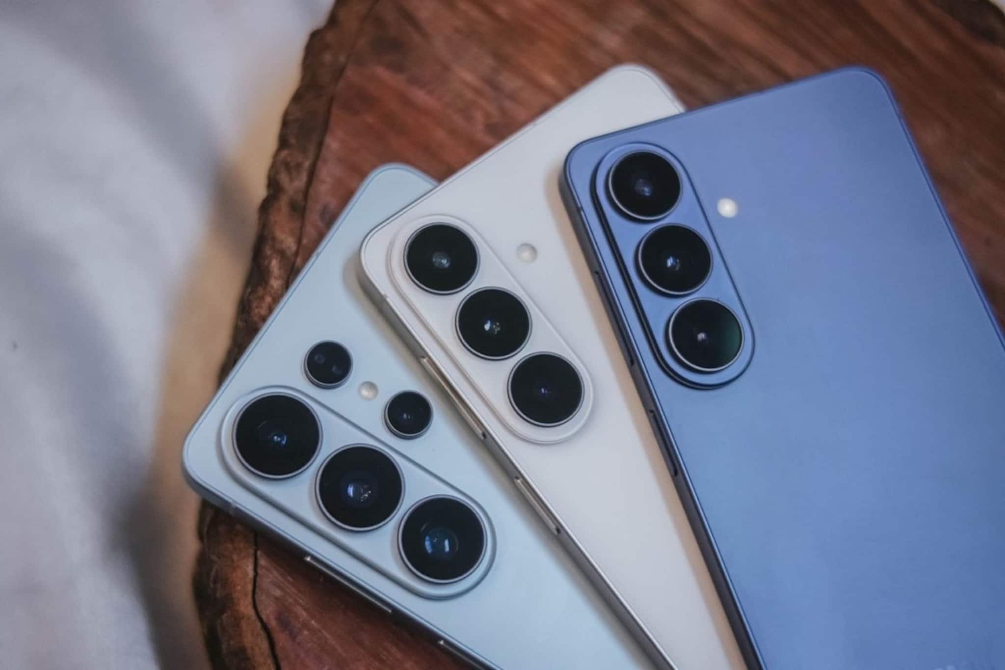 দুবাই না কি আমেরিক... কোথায় সস্তায় পাবেন Samsung S26? ভারতে কত টাকা বেশি গুনতে হচ্ছে?