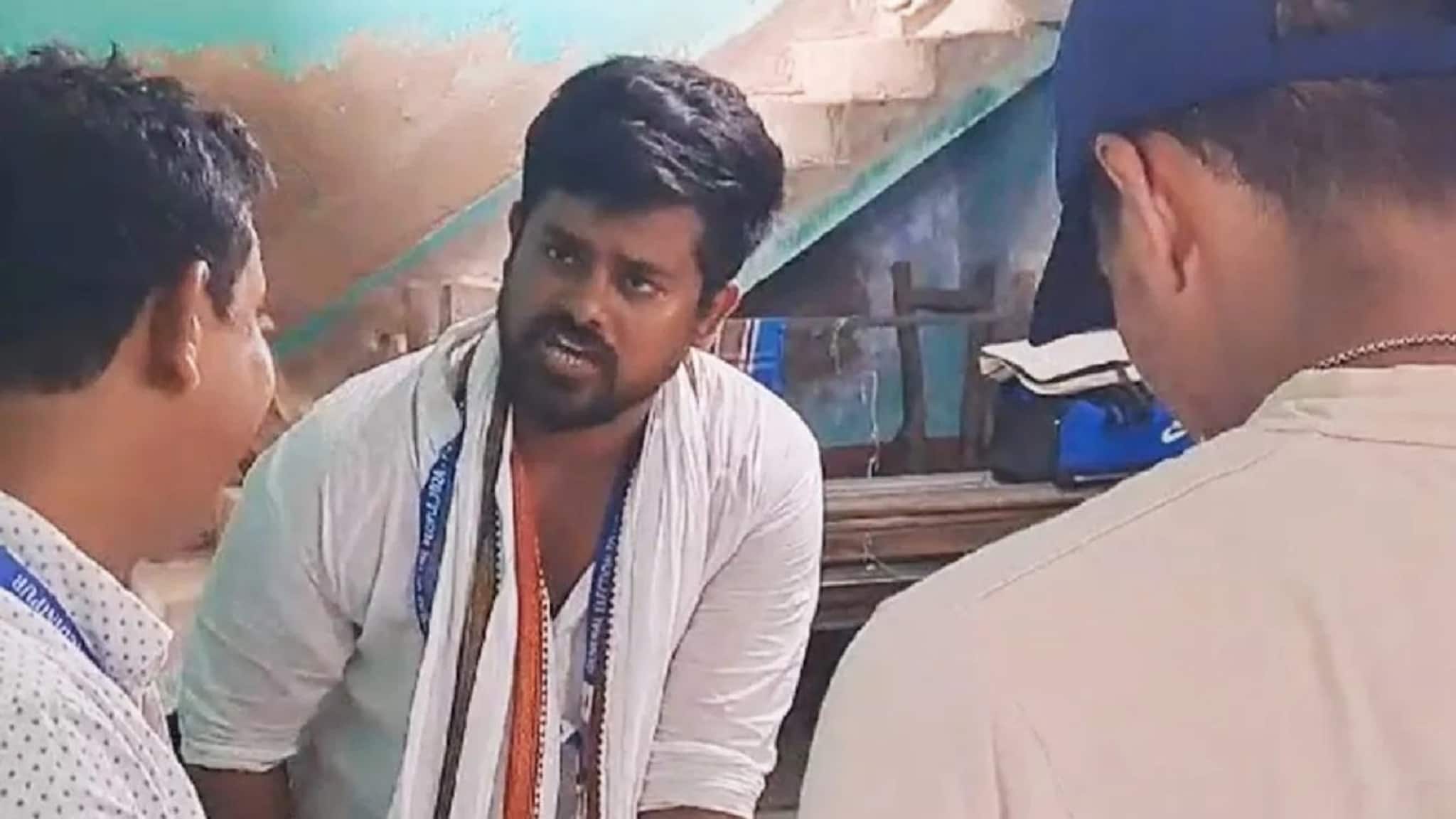 Sayan Banerjee: 'আমাকে ফোন করেছিল!' প্রতীক উর-কে নিয়ে জল্পনার মধ্যেই বিস্ফোরক তরুণ CPIM নেতা সায়ন বন্দ্যোপাধ্যায়!