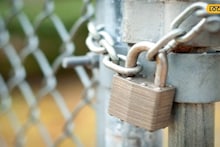 Bankura News: একমাত্র শিক্ষিকা অবসর নিতেই স্কুলে পড়ল তালা, ৪০ পড়ুয়ার ভবিষ্যৎ নিয়ে অনিশ্চয়তা! নিয়োগের দাবিতে সরব অভিভাবকরা