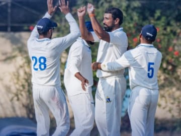 ফের মাঠেই জবাব দিলেন শামি! রনজি সেমিতে একাই নিলেন ৮ উইকেট, প্রথম ইনিংসে লিড বাংলার