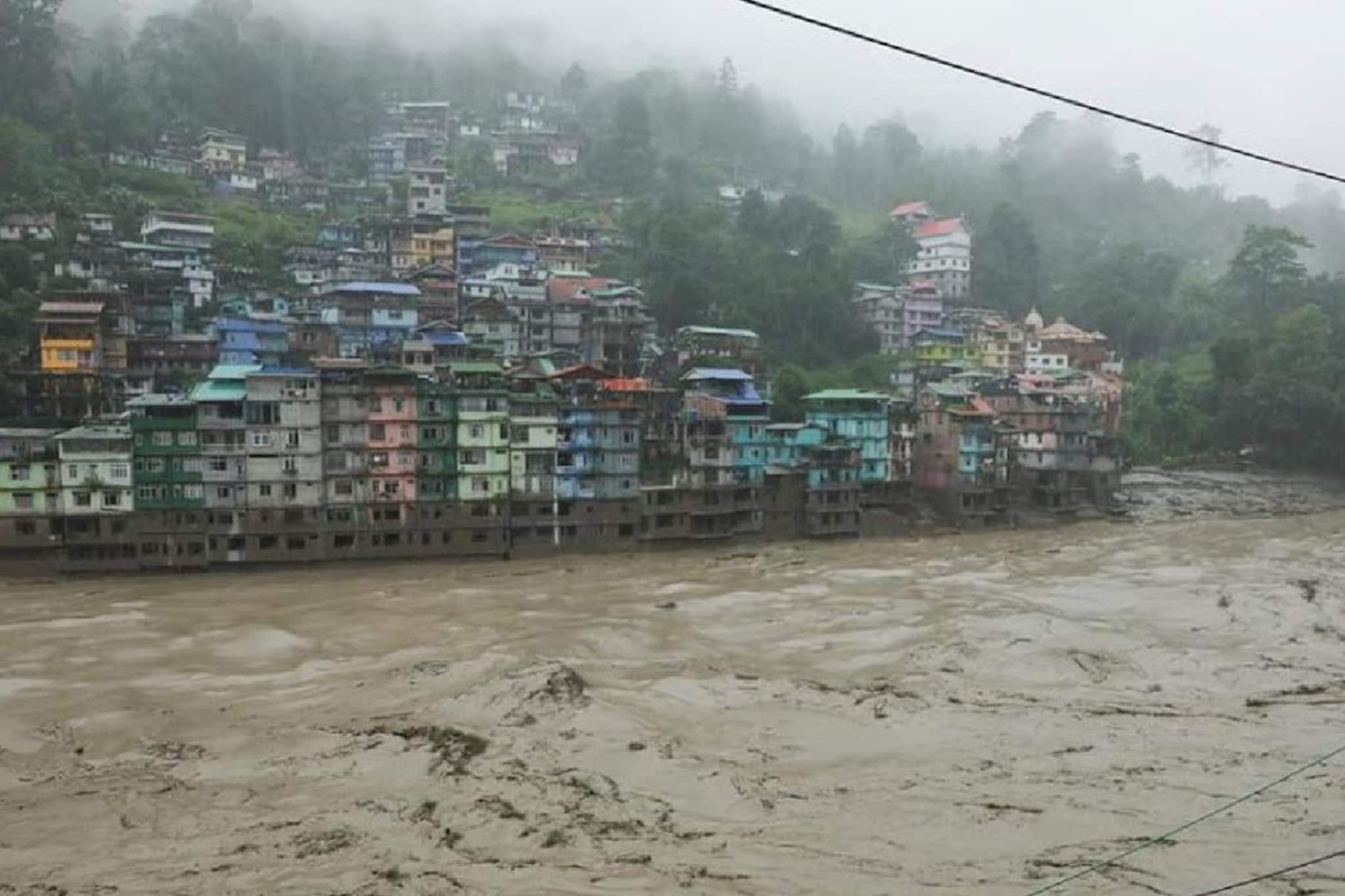 মেঘভাঙা বৃষ্টিতে সিকিমের লোনাক লেকে বান, পরিবেশমন্ত্রকের সমীক্ষা বড় আশঙ্কা!