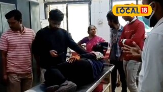 হাসপাতালে আহত যাত্রী হাসপাতালে আহত যাত্রী