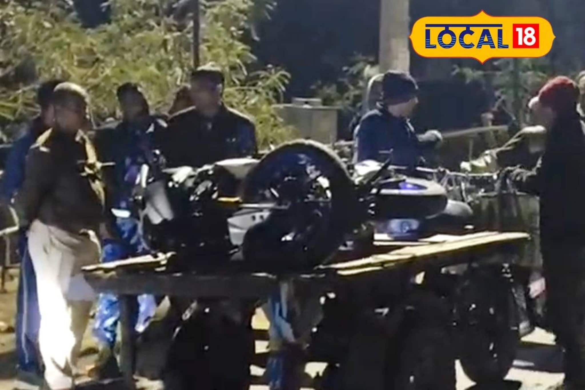 বেপরোয়া গতিতে বাইক ছোটানোর মাশুল! নিয়ন্ত্রণ হারিয়ে ভয়াবহ দুর্ঘটনা, আহত ৫