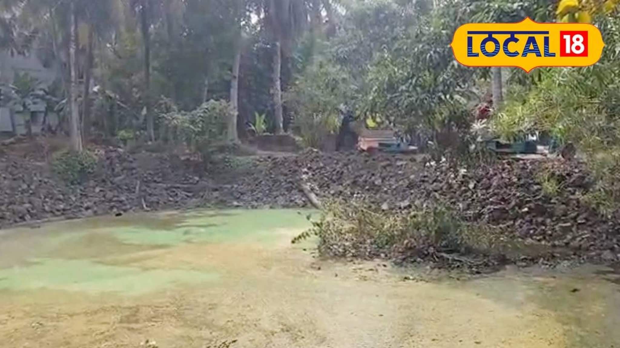 রাতের অন্ধকারে কাকদ্বীপের প্রাচীন পুকুর ভরাট! বড় 'মাথা' যুক্ত থাকার দাবি স্থানীয়দের