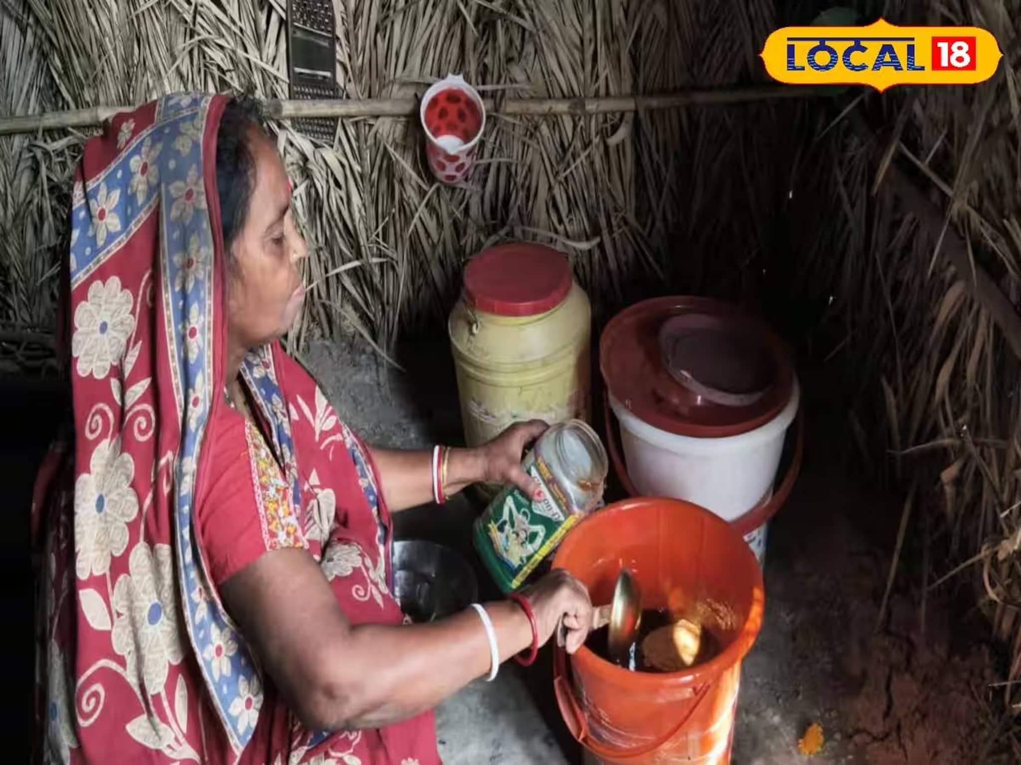 নলেন গুড়ের চাহিদা মেটাতে আসরে মহিলা শিউলিরা! গাছে উঠে সংগ্রহ করছেন খেজুর রস