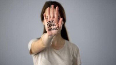 বেহালায় চলন্ত গাড়িতে শ্লীলতাহানির অভিযোগ (প্রতীকী ছবি)