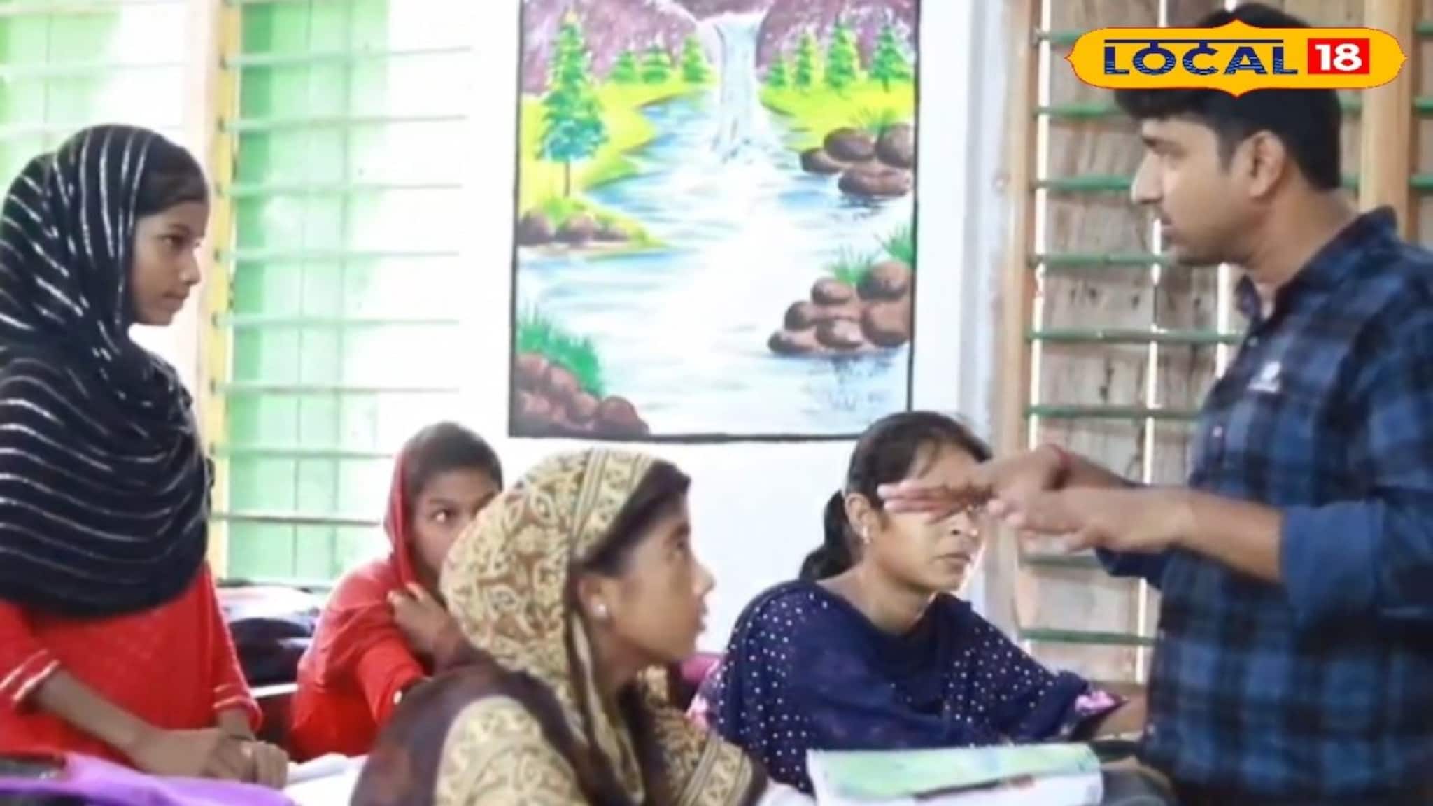 সুন্দরবনের প্রত্যন্ত এলাকায় পড়ুয়াদের মেধায় শাণ! স্কুল ছুটির পর কোচিং পড়াচ্ছেন মাস্টারমশাই