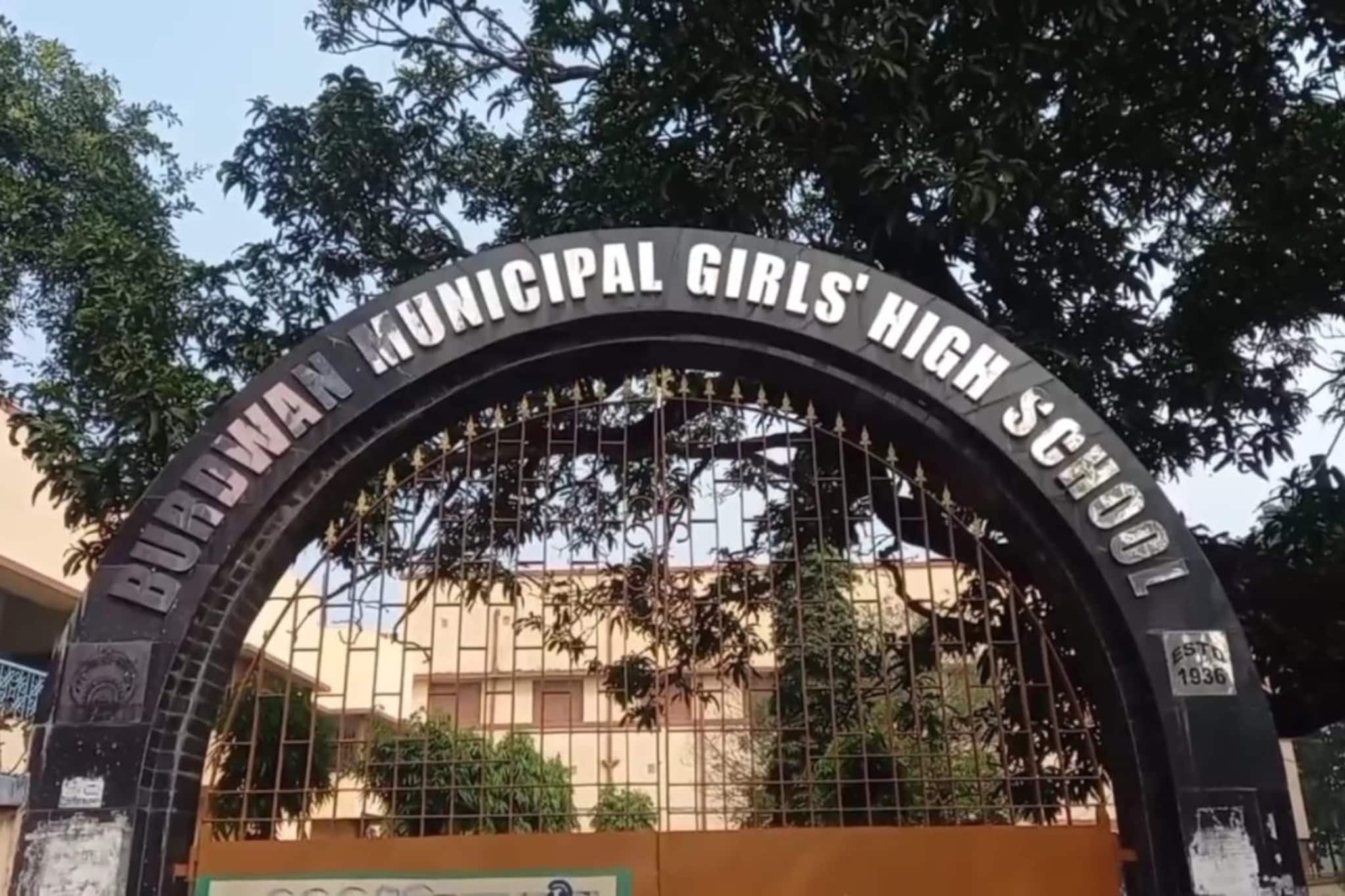 প্রাক প্রাথমিকে ভর্তির জন্য মোটা টাকা ঘুষ! নামী স্কুলের নিরাপত্তারক্ষীকে গ্রেফতার