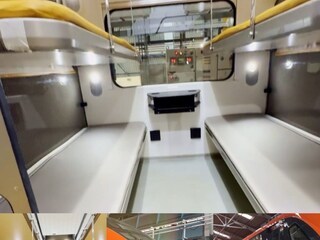 কামাখ্যা–হাওড়া বন্দে ভারত স্লিপার এক্সপ্রেসে যাত্রীদের উচ্ছ্বাস! আরাম ও সময়ানুবর্তিতায় প্রশংসার জোয়ার 