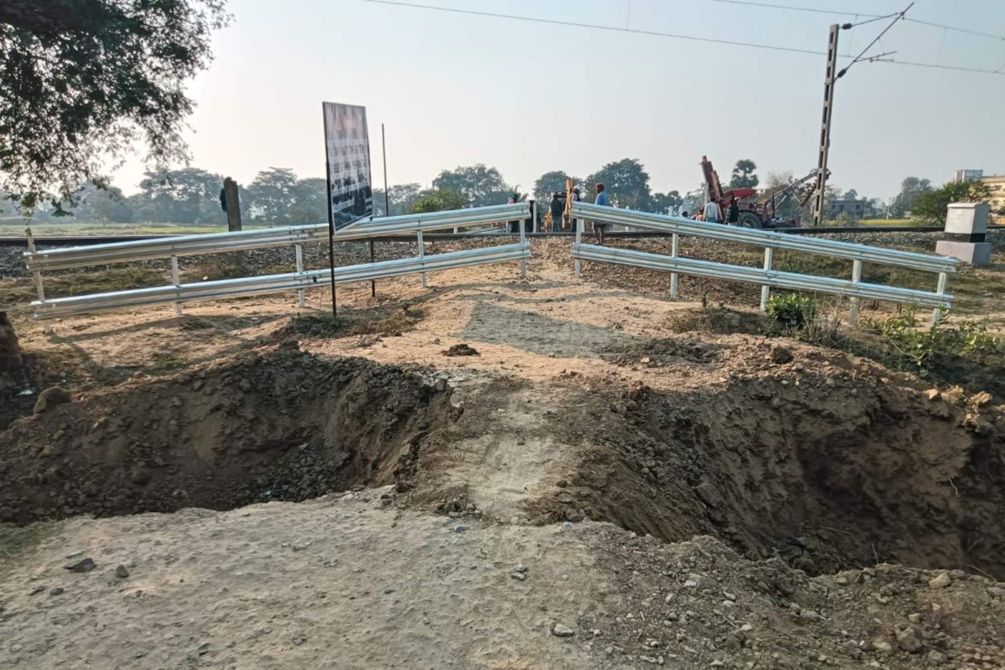 একের পর এক অনুমতিবিহীন লেভেল ক্রসিং, বন্ধ করছে মালদহ রেল ডিভিশন