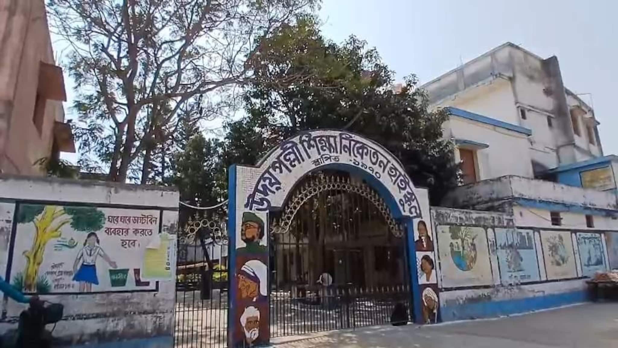 পরীক্ষাকেন্দ্রের বাইরে 'রিভলবার' উঁচিয়ে তিন ছাত্র,বর্ধমানে মাধ্যমিকের আগে হুলস্থুল কাণ্ড!