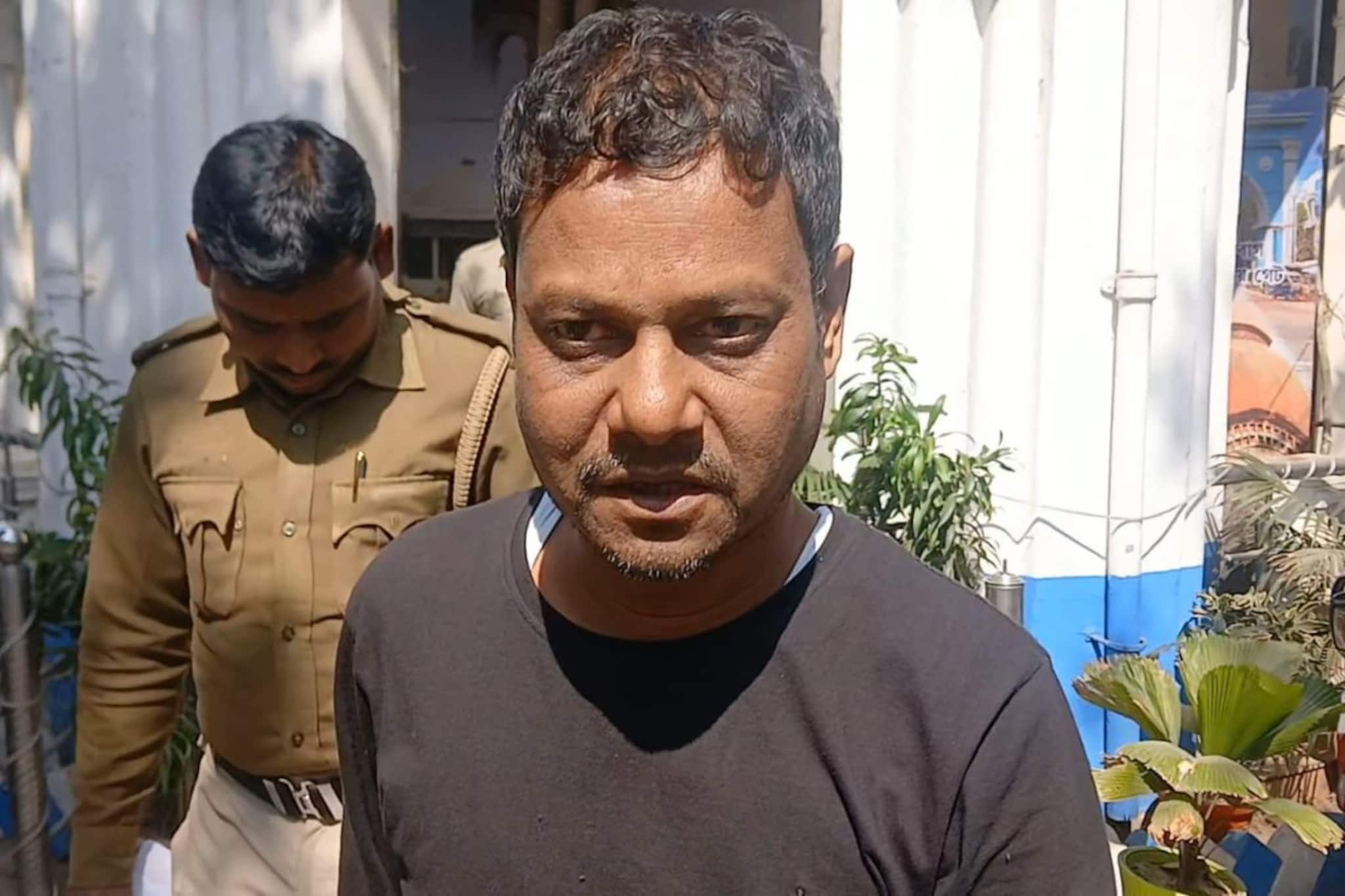 খাগড়াগড়ে চলছে আগ্নেয়াস্ত্র ও গোলাবারুদের কারবার! ধৃতকে জেরায় মিলল চাঞ্চল্যকর তথ্য খাগড়াগড়ে চলছে আগ্নেয়াস্ত্র ও গোলাবারুদের কারবার! ধৃতকে জেরায় মিলল চাঞ্চল্যকর তথ্য