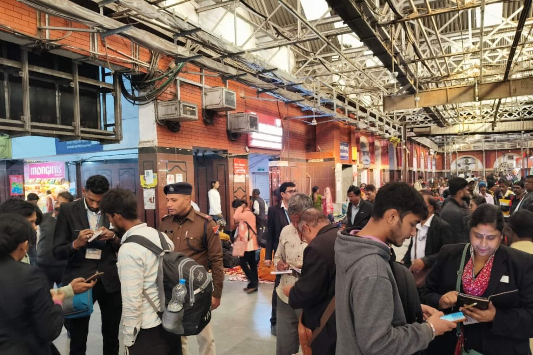 বিনা টিকিটে ট্রেনে ওঠেন? সাবধান! বিশেষ টিকিট চেকিং অভিযান চলছে শিয়ালদহ ডিভিশনে