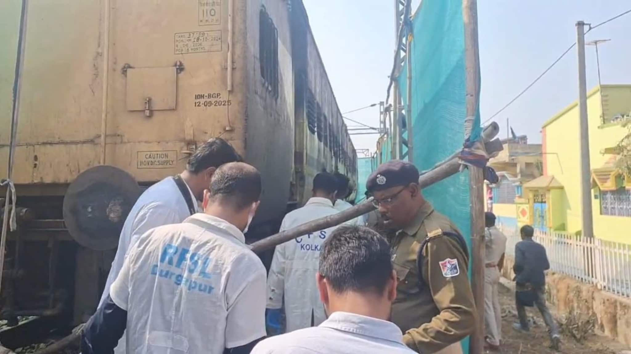 Katwa Train Fire : কাটোয়ার ট্রেনে আগুনের ঘটনায় ষড়যন্ত্রের গন্ধ! তদন্তে নামল বিশেষ দল, এরই মধ্যে রেলের আবার বড়সড় দাবি