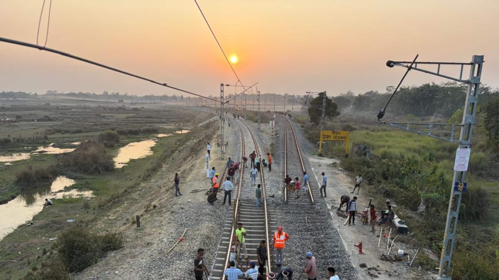 রেলপথের কঠিন বাঁকের কাজ সম্পন্ন রেলের, তিনসুকিয়া ডিভিশনের শিমলুগুড়ি এবং মরাণহাট সেকশনে মাইলফলক ছুঁয়ে ফেলল উত্তর পূর্ব রেল রেলপথের কঠিন বাঁকের কাজ সম্পন্ন রেলের, তিনসুকিয়া ডিভিশনের শিমলুগুড়ি এবং মরাণহাট সেকশনে মাইলফলক ছুঁয়ে ফেলল উত্তর পূর্ব রেল