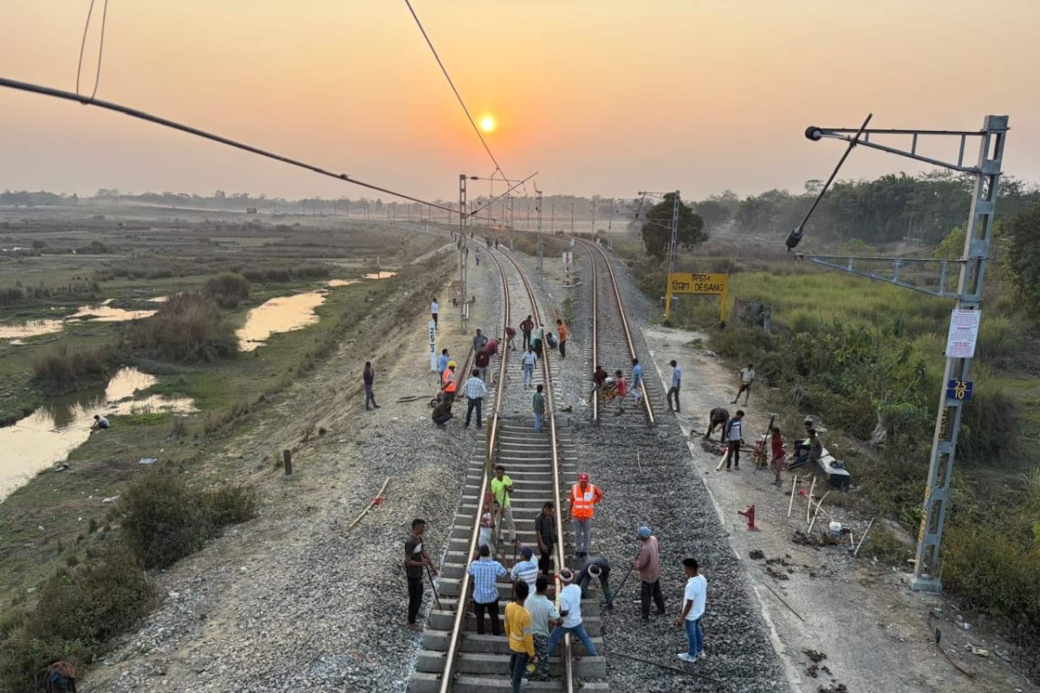 রেলপথের কঠিন বাঁকের কাজ সম্পন্ন রেলের, মাইলফলক ছুঁয়ে ফেলল উত্তর পূর্ব রেল