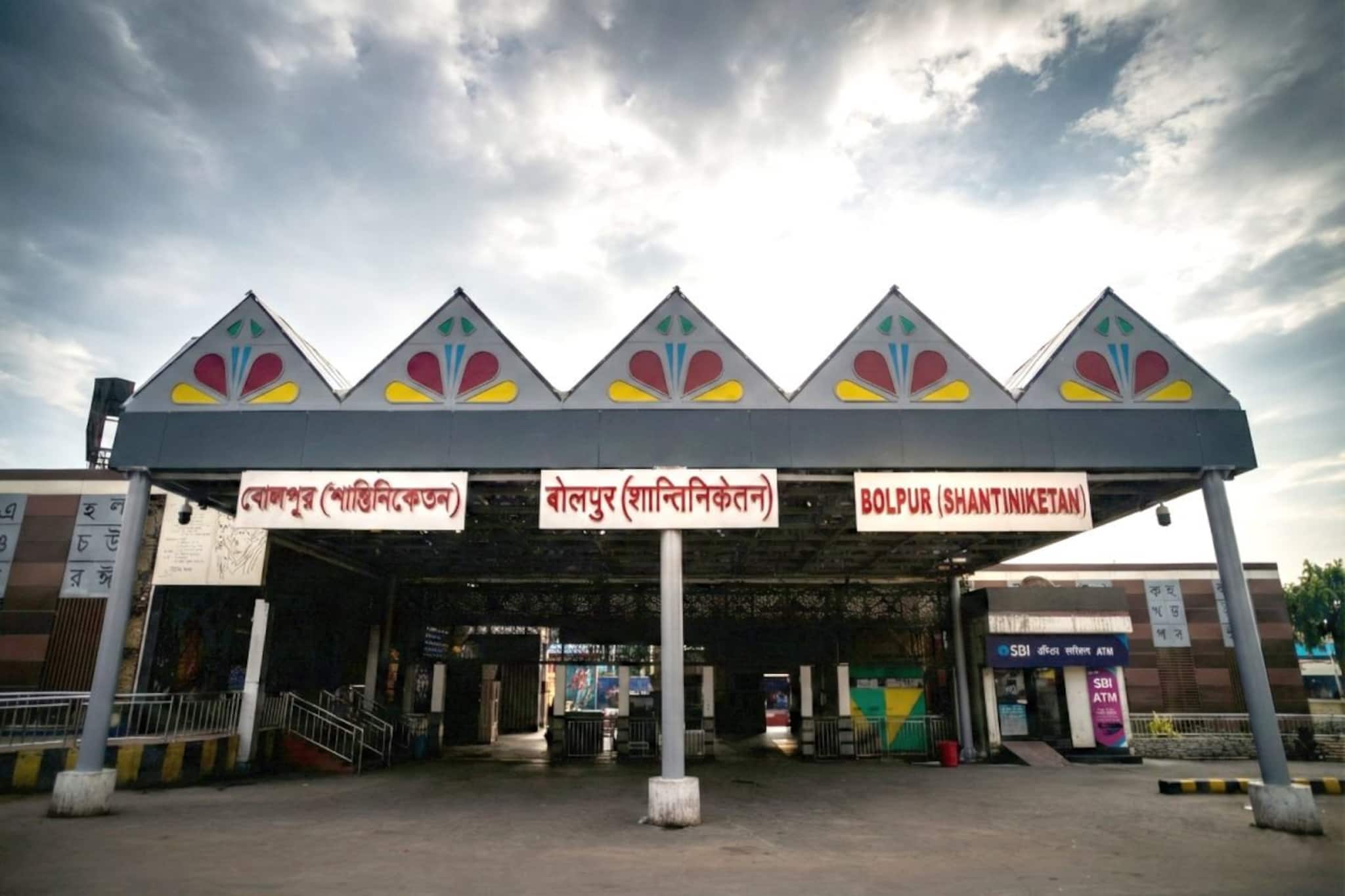 রবি ঠাকুরের স্মৃতিতে এবার নতুন ঝকঝকে বদল, বোলপুরের স্টেশন অমৃতভারত প্রকল্পে হবে মেগা বদল রবি ঠাকুরের স্মৃতিতে এবার নতুন ঝকঝকে বদল, বোলপুরের স্টেশন অমৃতভারত প্রকল্পে হবে মেগা বদল