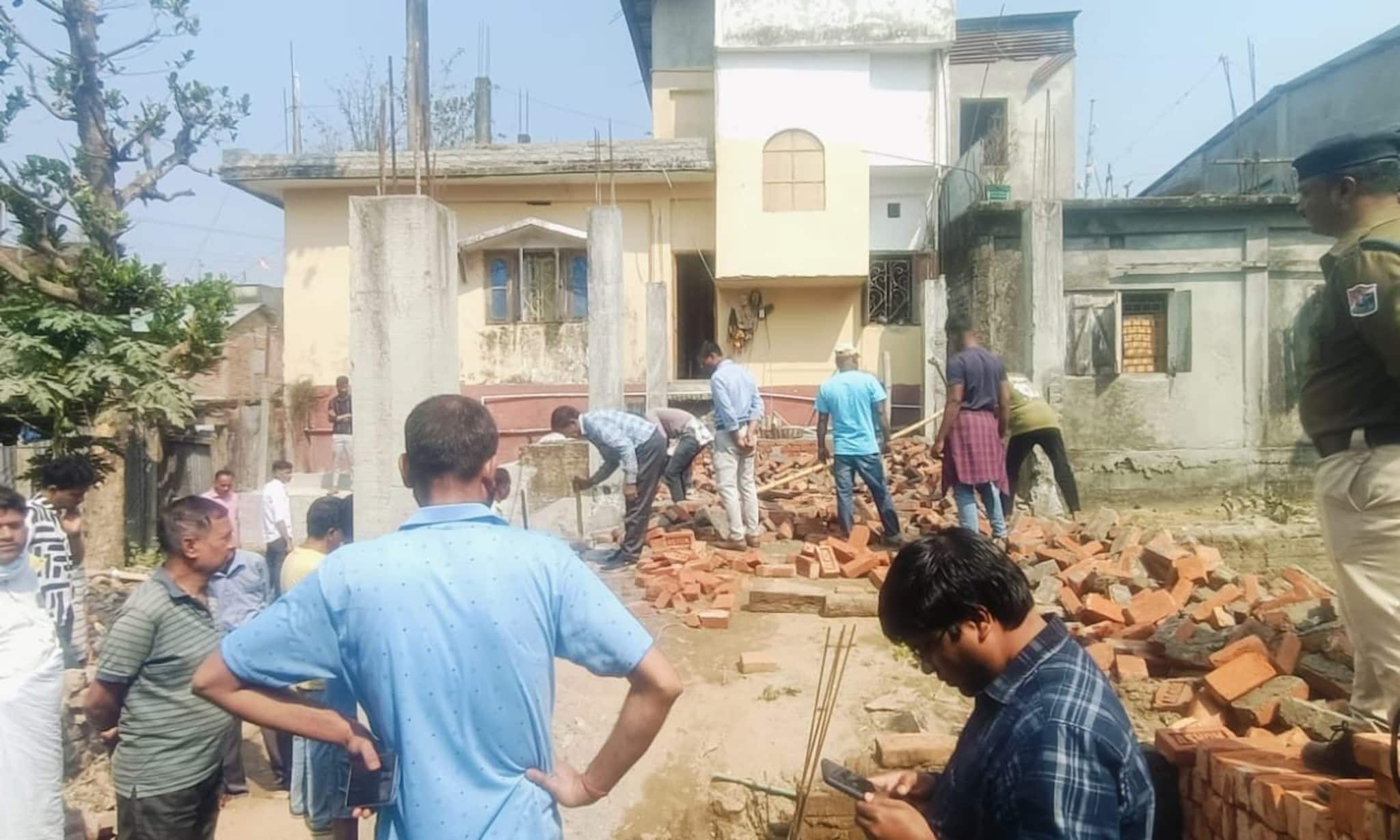 রেলের জমি দখলমুক্ত করতে দখলবিরোধী অভিযান উত্তর-পূর্ব সীমান্ত রেলওয়ের রেলের জমি দখলমুক্ত করতে দখলবিরোধী অভিযান উত্তর-পূর্ব সীমান্ত রেলওয়ের