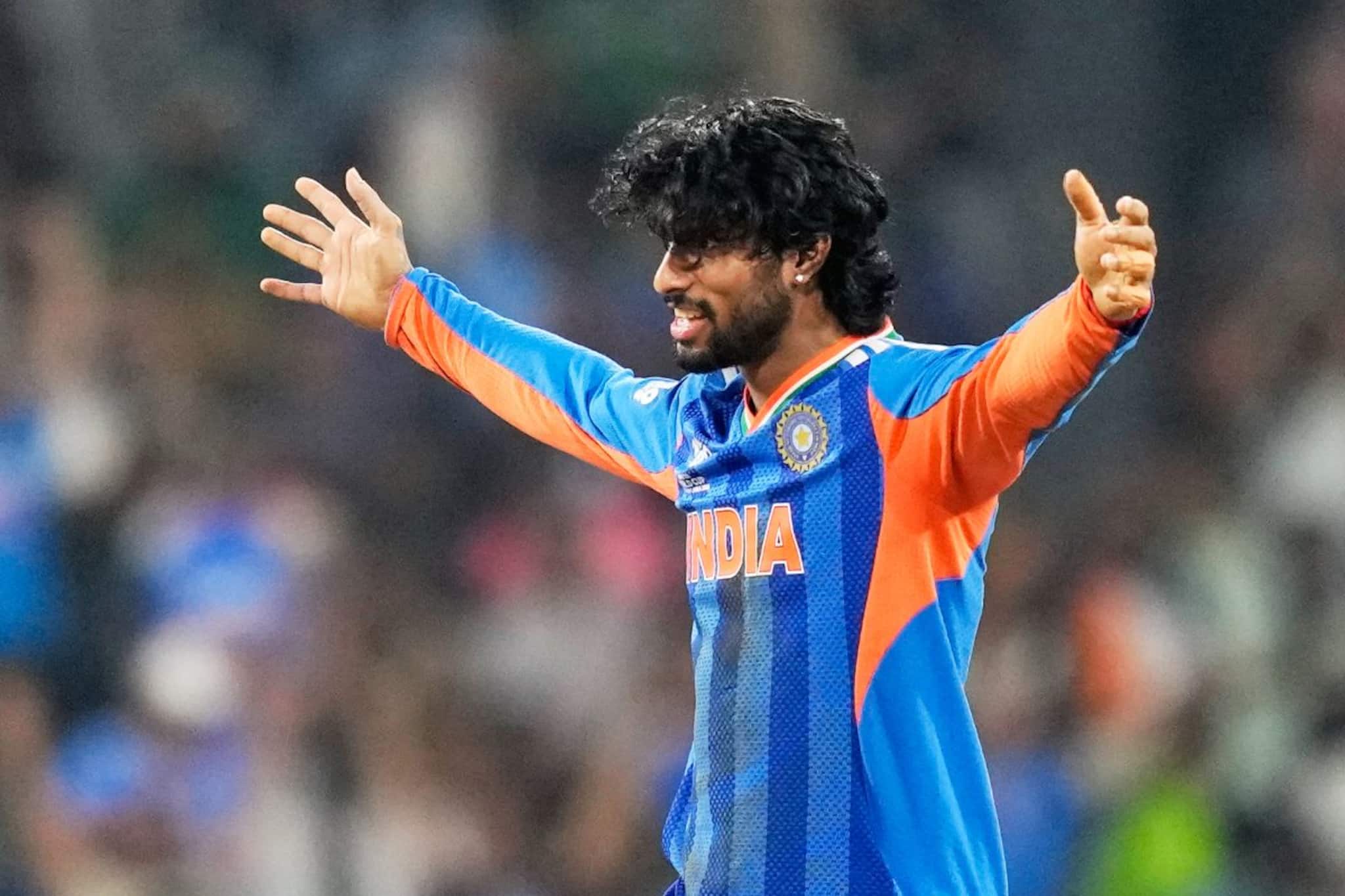 দ্বিতীয় ভারতীয় হিসেবে এই কীর্তি! পাকিস্তানের বিরুদ্ধে বোলার হিসেবে অনন্য নজির গড়লেন তিলক দ্বিতীয় ভারতীয় হিসেবে এই কীর্তি! পাকিস্তানের বিরুদ্ধে বোলার হিসেবে অনন্য নজির গড়লেন তিলক