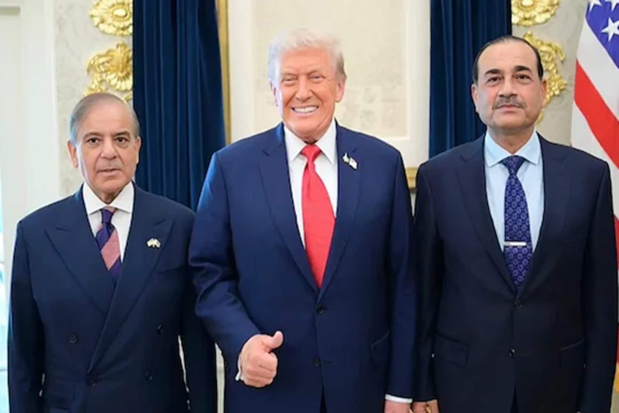 ‘উপপত্নীর মতো আচরণ’ ! ভারত-মার্কিন বাণিজ্য চুক্তির পর শেহবাজ, মুনিরকে নিয়ে হাসিঠাট্টা